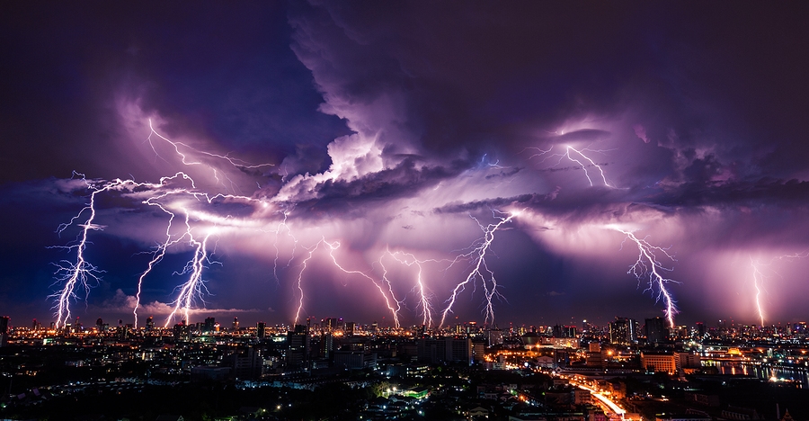 How To Capture Eye-Popping Images Of Lightning With These Simple Tips