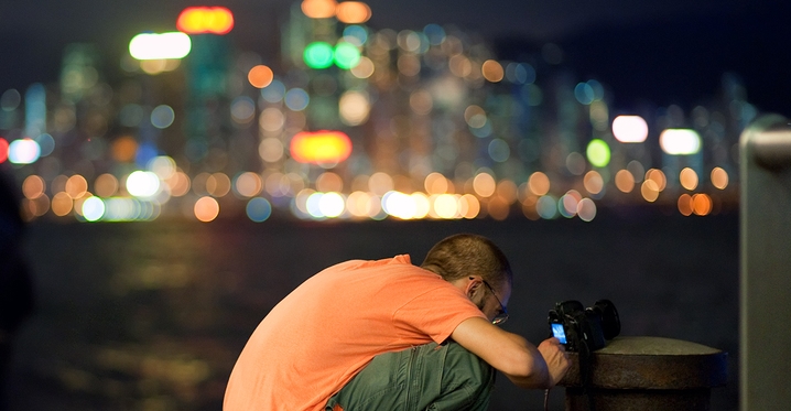 Low Light Shooting Tricks That Will Put An End To Your Blurry Photos